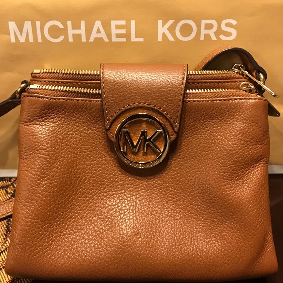 Michael Kors Handbags - Michael Kors Carmel Leather Crossbody